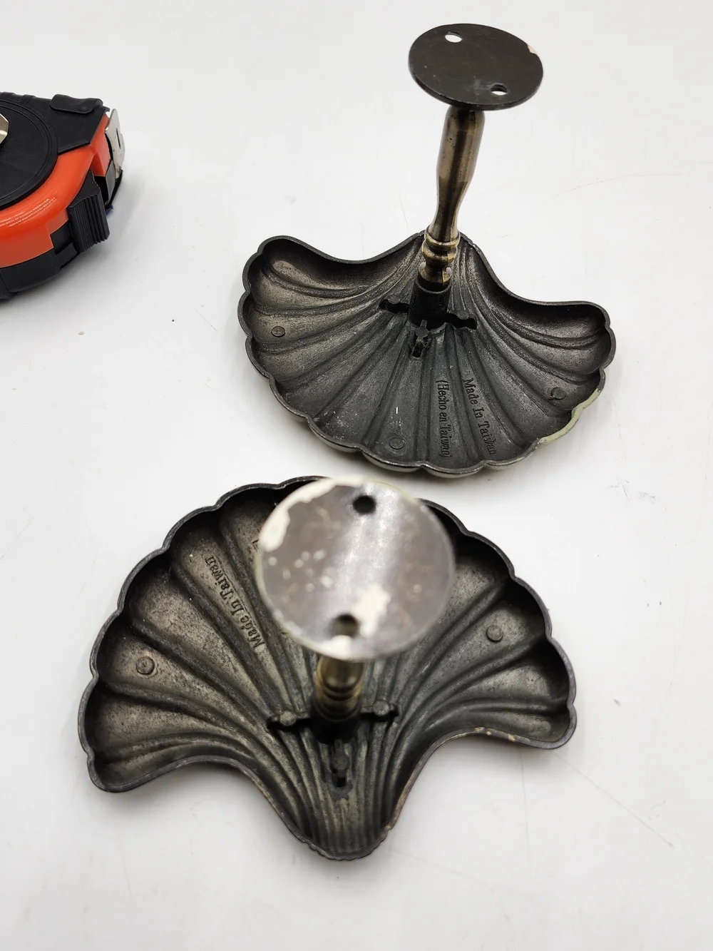 2 Vintage Antique Brass Metal Scallop Shell Curtain Tie-Backs Hollywood Regency